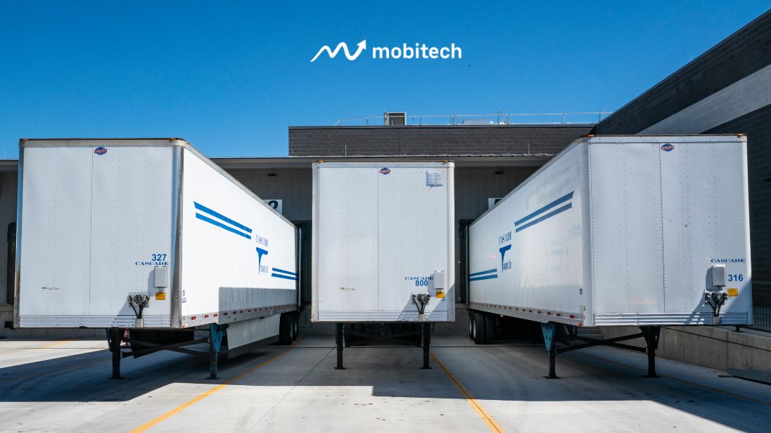 Container Truk Logistik di Pergudangan