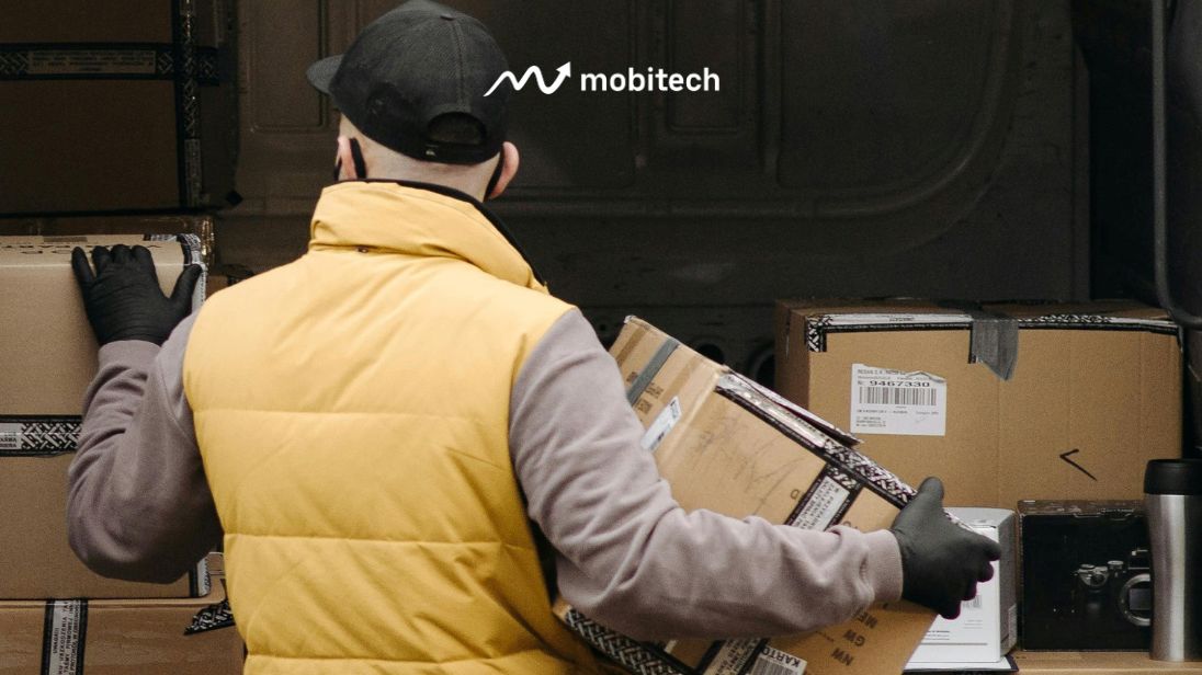 shipper sedang melakukan pengiriman barang