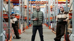 tim divisi logistik